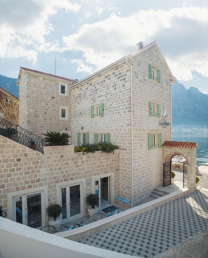 Hotel Libertas Котор Екстериор снимка