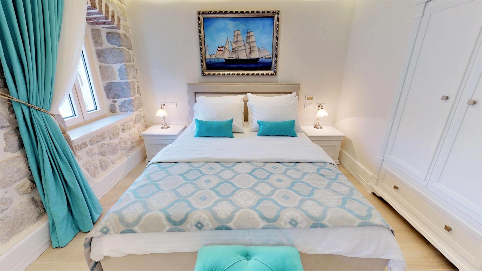 Hotel Libertas Котор Екстериор снимка