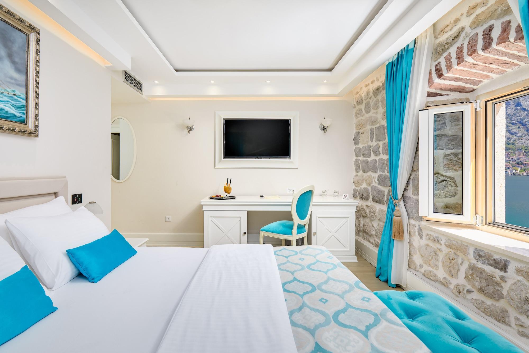 Hotel Libertas Котор Екстериор снимка