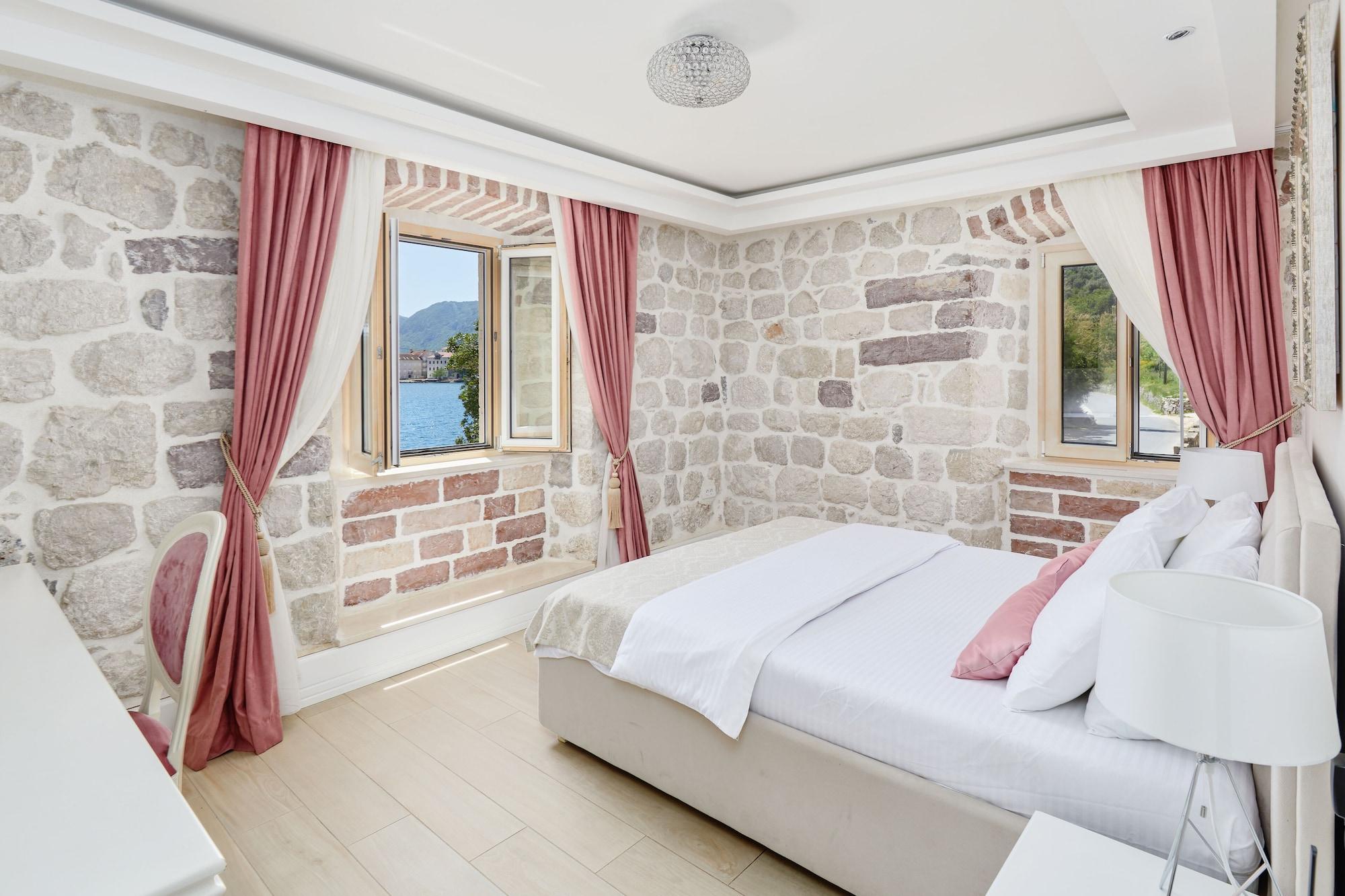 Hotel Libertas Котор Екстериор снимка