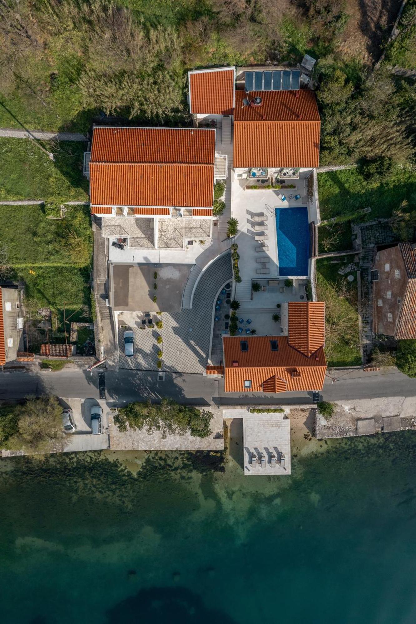 Hotel Libertas Котор Екстериор снимка