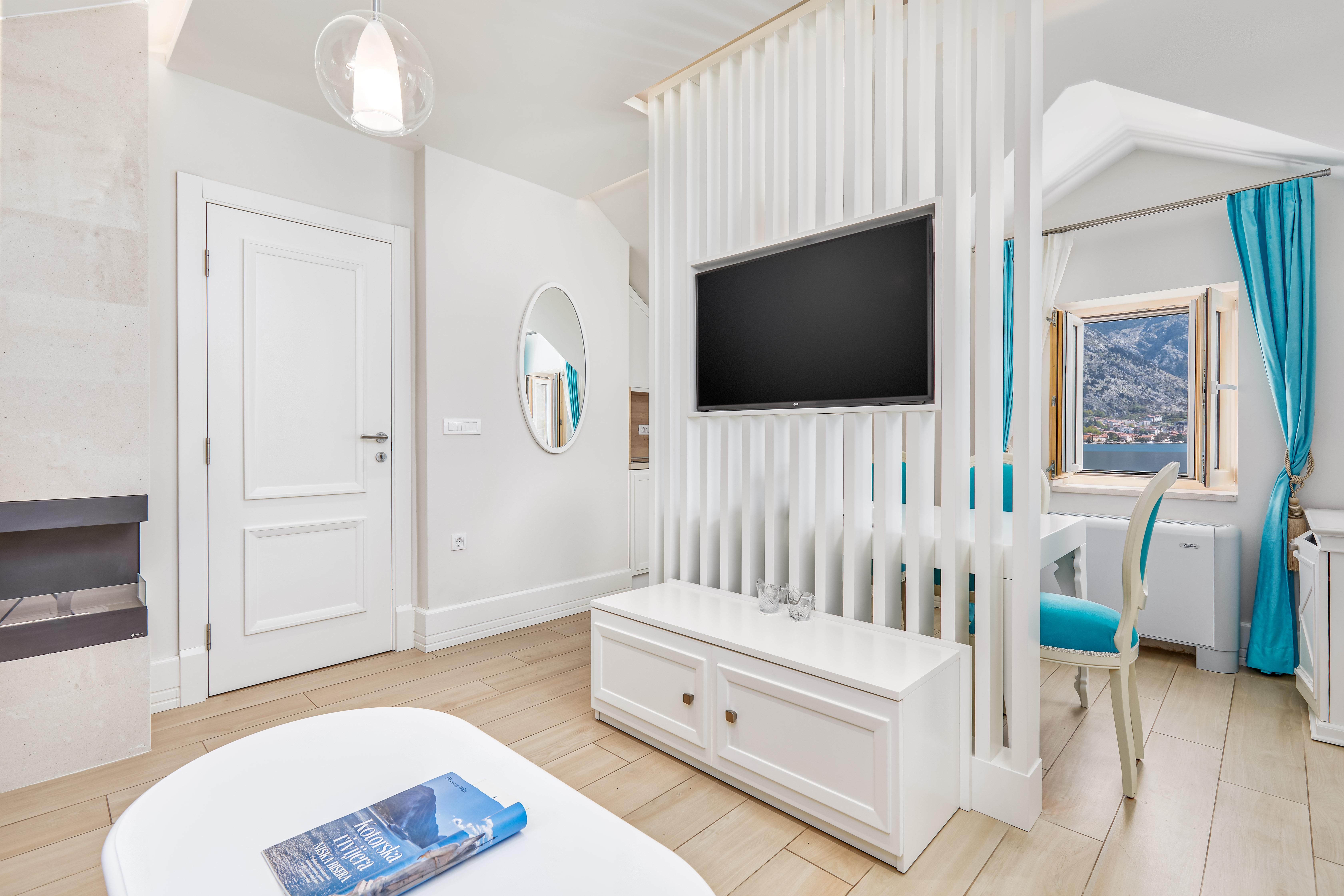 Hotel Libertas Котор Екстериор снимка