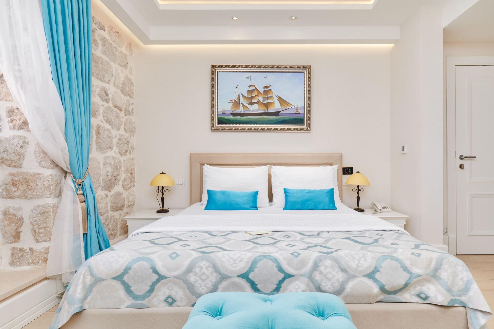 Hotel Libertas Котор Екстериор снимка