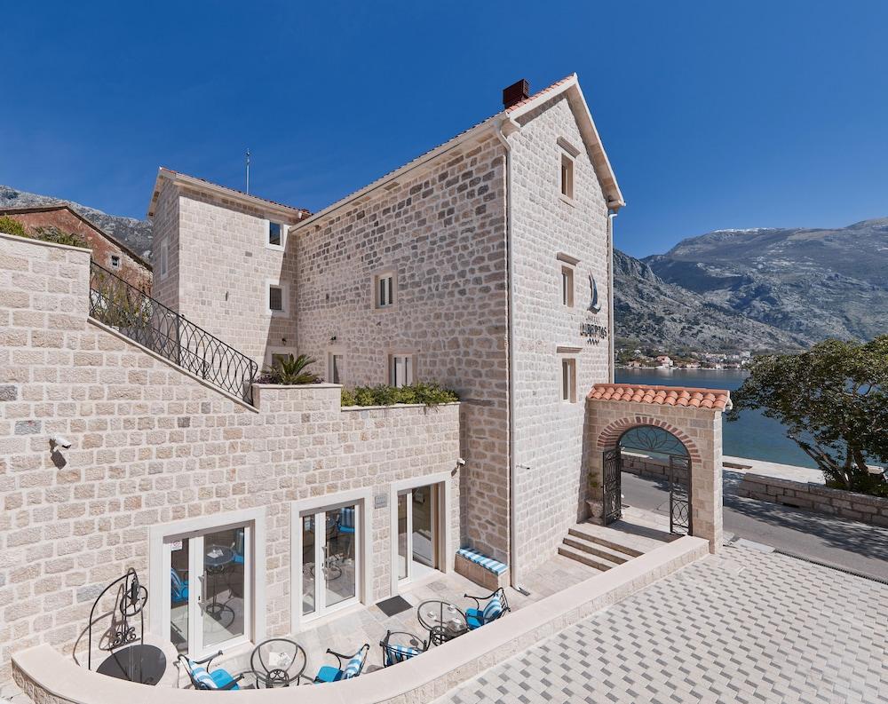 Hotel Libertas Котор Екстериор снимка
