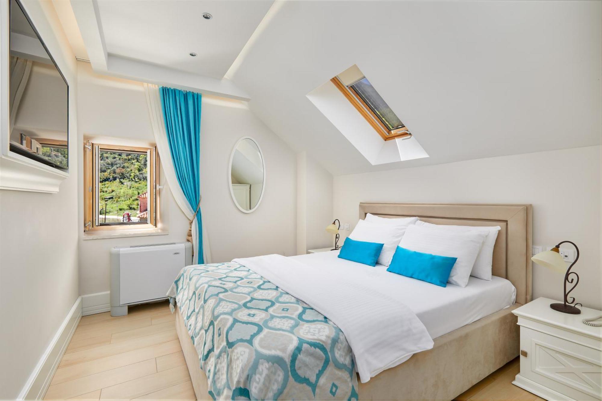 Hotel Libertas Котор Екстериор снимка